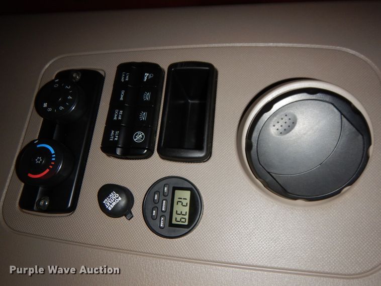 image for item DJ5798 2012 Freightliner Cascadia 125  semi truck