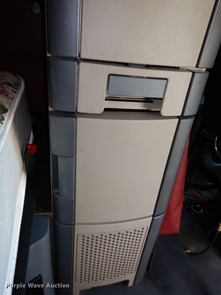 image for item DJ5798 2012 Freightliner Cascadia 125  semi truck