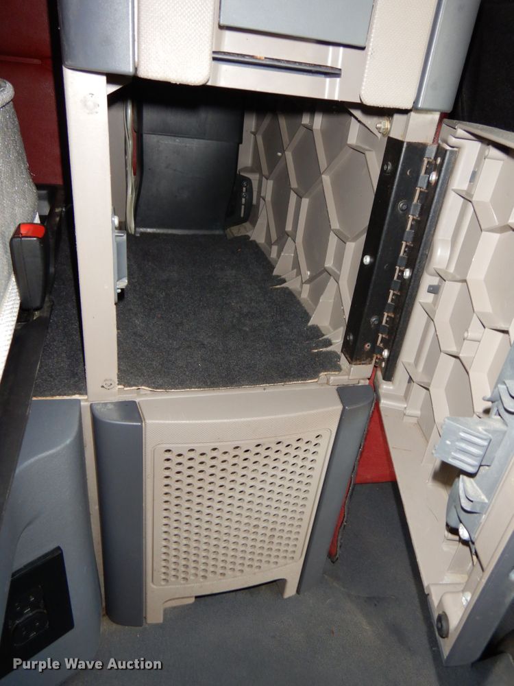 image for item DJ5798 2012 Freightliner Cascadia 125  semi truck