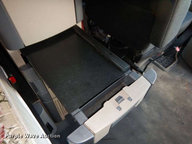 image for item DJ5798 2012 Freightliner Cascadia 125  semi truck