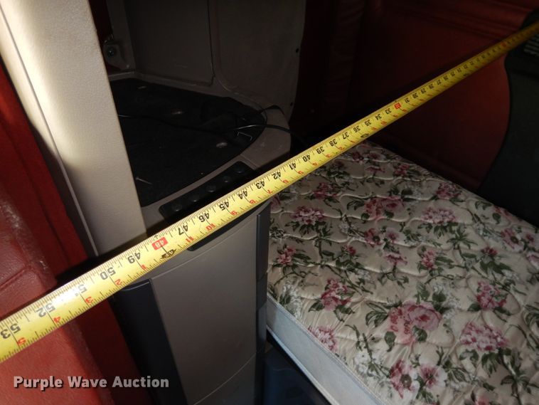 image for item DJ5798 2012 Freightliner Cascadia 125  semi truck