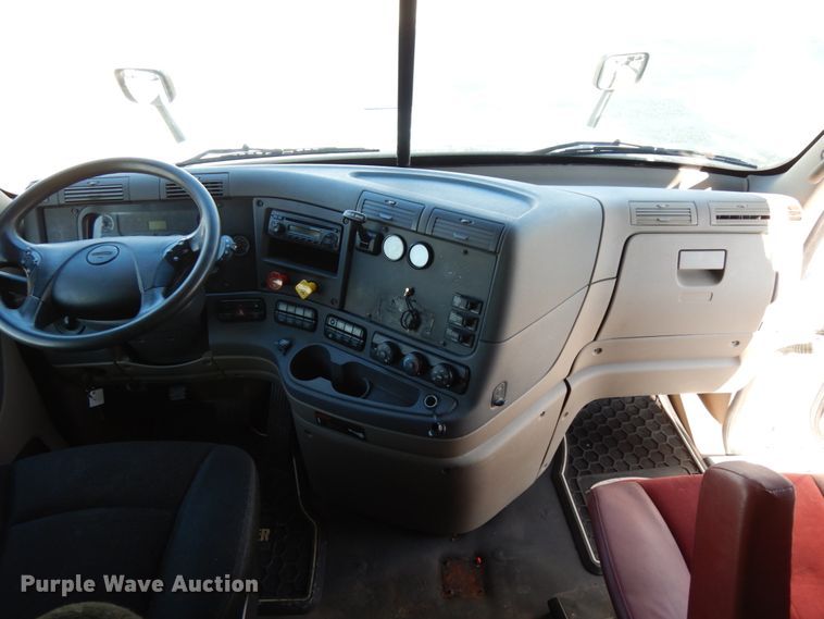 image for item DJ5798 2012 Freightliner Cascadia 125  semi truck