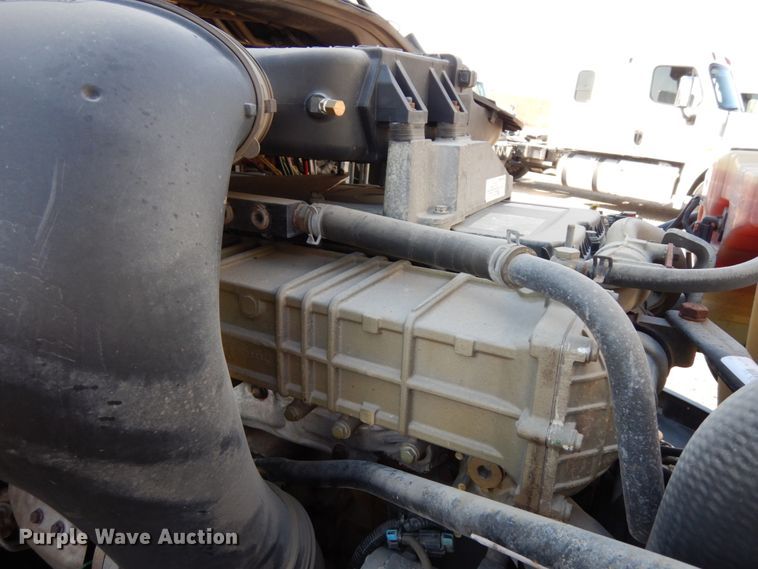 image for item DJ5798 2012 Freightliner Cascadia 125  semi truck