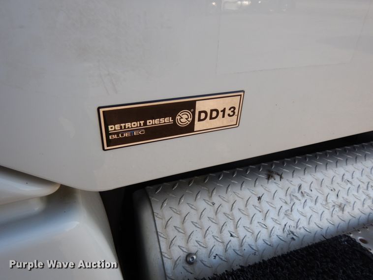 image for item DJ5798 2012 Freightliner Cascadia 125  semi truck