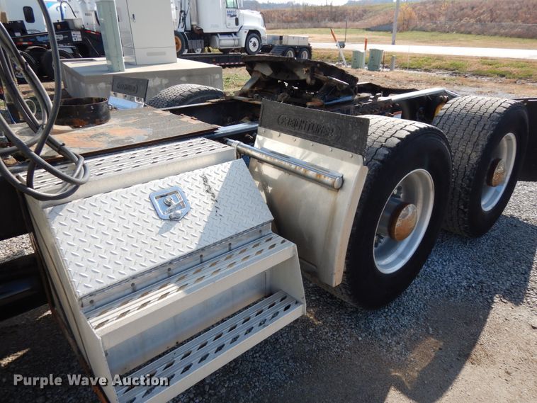 image for item DJ5798 2012 Freightliner Cascadia 125  semi truck