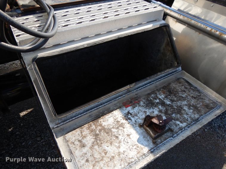 image for item DJ5798 2012 Freightliner Cascadia 125  semi truck