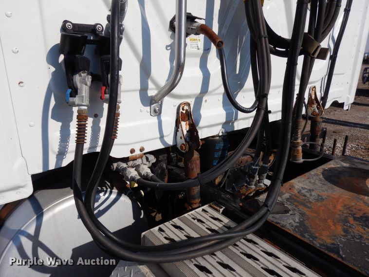 image for item DJ5798 2012 Freightliner Cascadia 125  semi truck