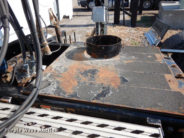 image for item DJ5798 2012 Freightliner Cascadia 125  semi truck