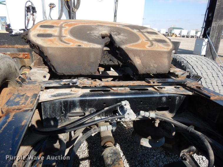 image for item DJ5798 2012 Freightliner Cascadia 125  semi truck