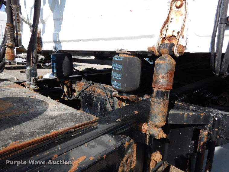 image for item DJ5798 2012 Freightliner Cascadia 125  semi truck