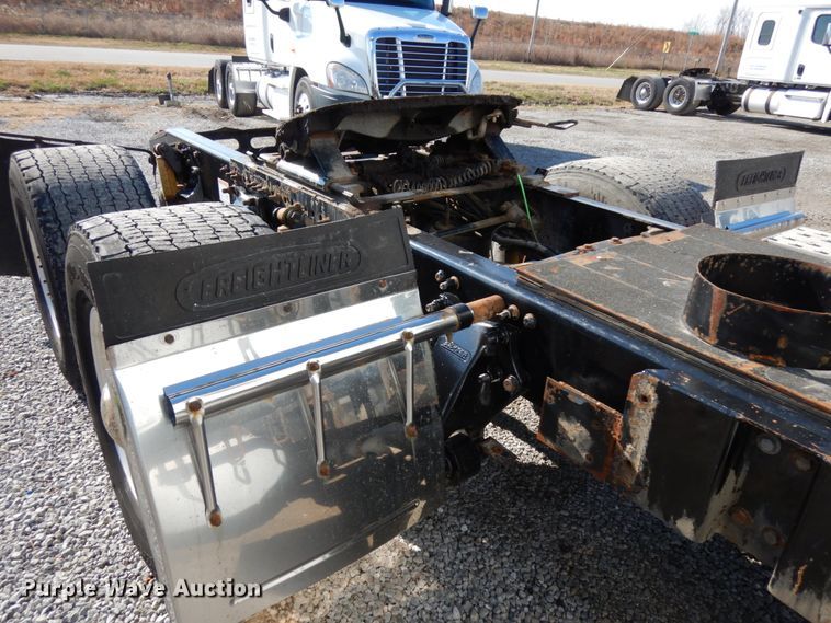 image for item DJ5798 2012 Freightliner Cascadia 125  semi truck