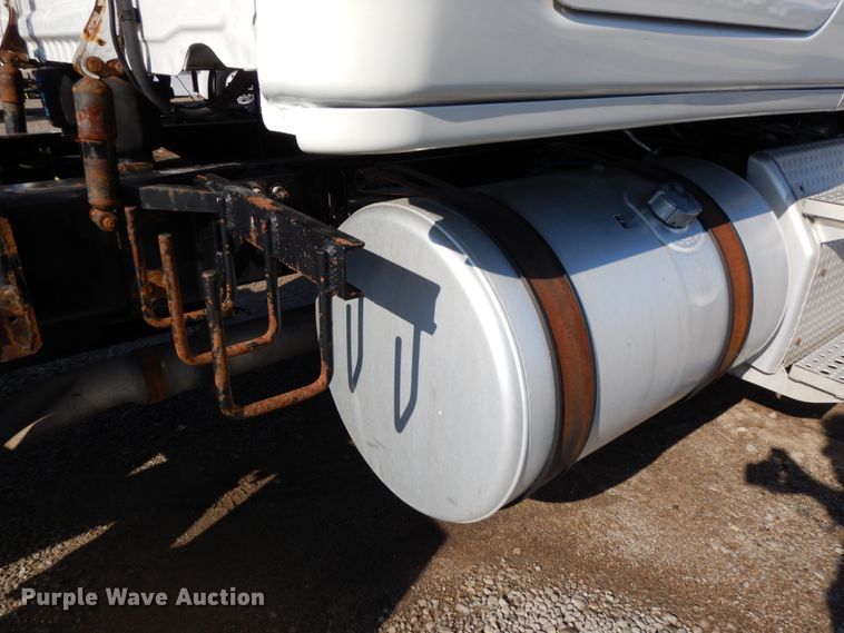 image for item DJ5798 2012 Freightliner Cascadia 125  semi truck