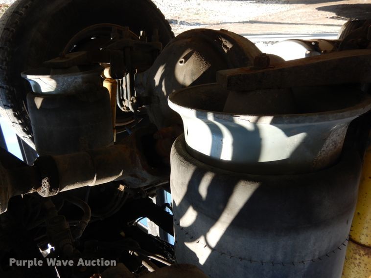 image for item DJ5798 2012 Freightliner Cascadia 125  semi truck