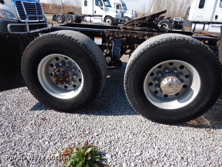 image for item DJ5798 2012 Freightliner Cascadia 125  semi truck