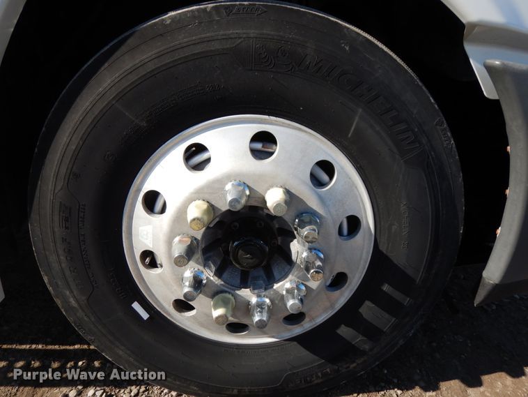 image for item DJ5798 2012 Freightliner Cascadia 125  semi truck