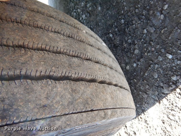 image for item DJ5798 2012 Freightliner Cascadia 125  semi truck