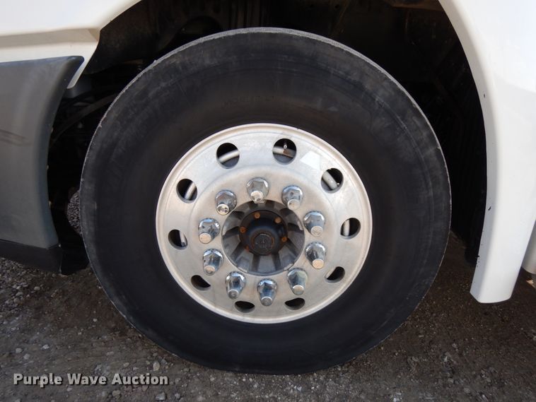 image for item DJ5798 2012 Freightliner Cascadia 125  semi truck