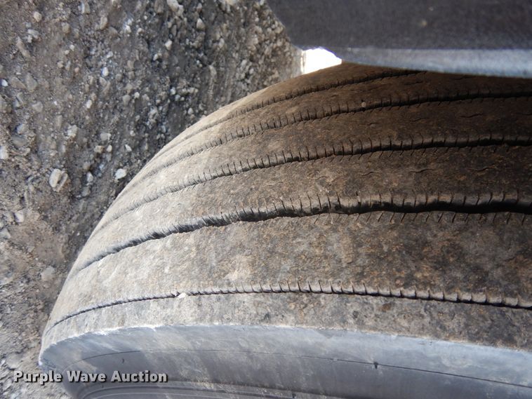 image for item DJ5798 2012 Freightliner Cascadia 125  semi truck