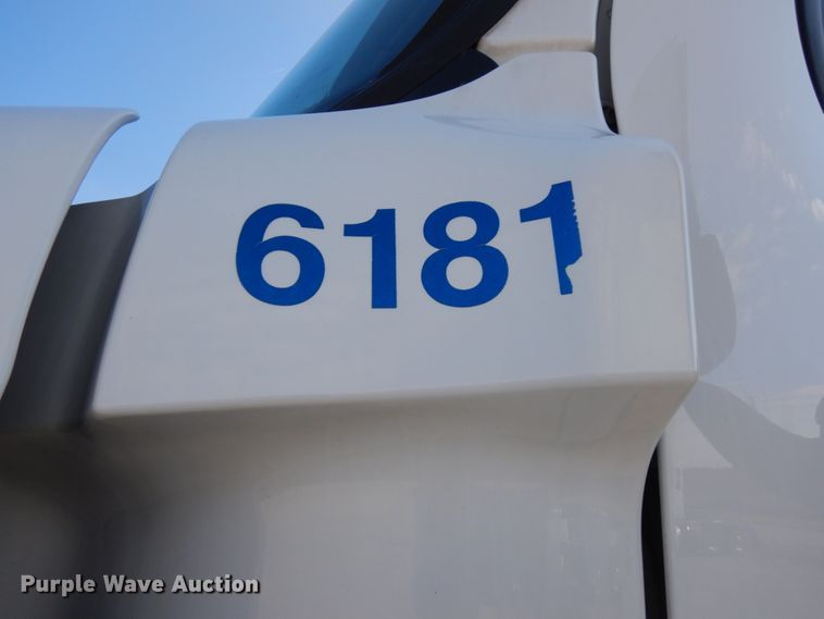 image for item DJ5798 2012 Freightliner Cascadia 125  semi truck