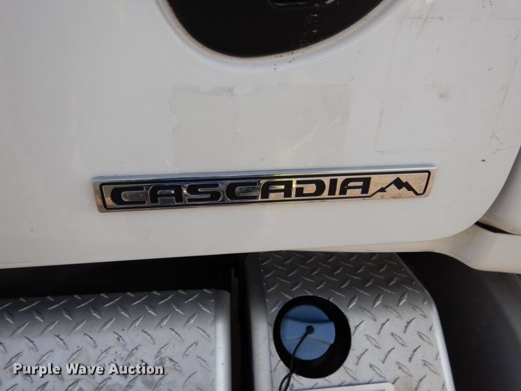 image for item DJ5798 2012 Freightliner Cascadia 125  semi truck