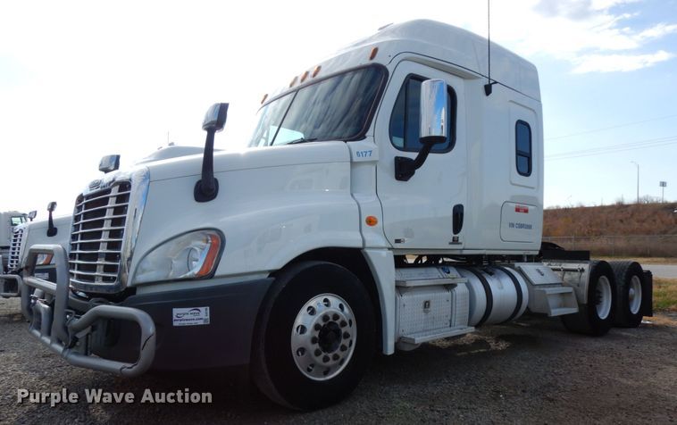 image for item DJ5799 2012 Freightliner Cascadia 125  semi truck