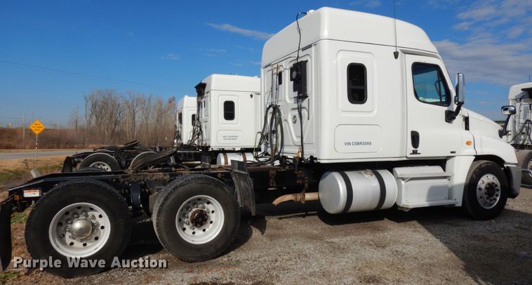 image for item DJ5799 2012 Freightliner Cascadia 125  semi truck