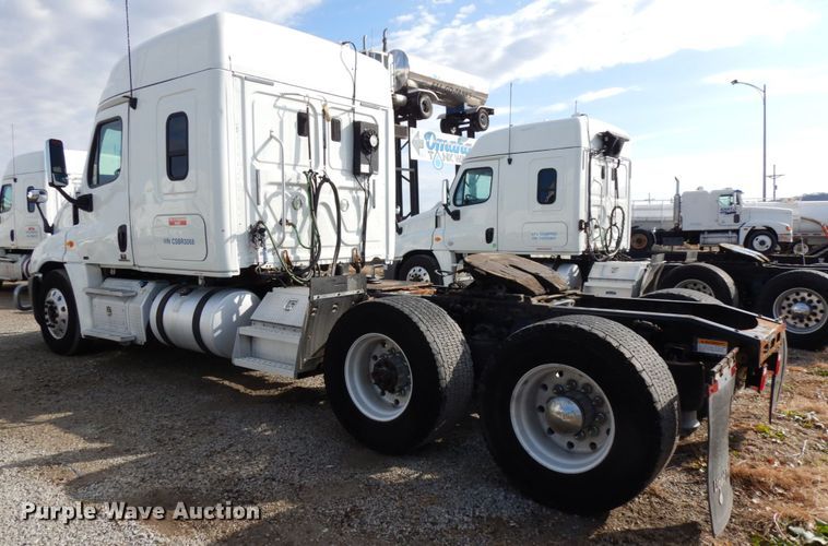 image for item DJ5799 2012 Freightliner Cascadia 125  semi truck