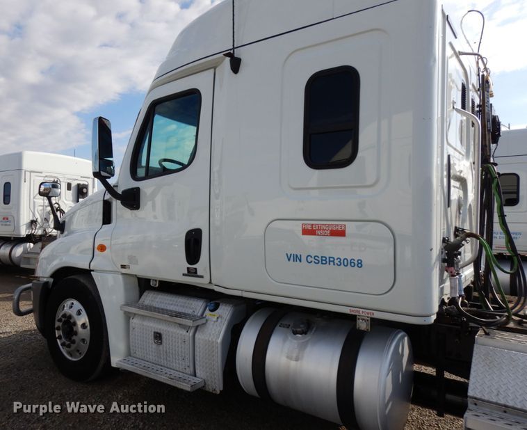 image for item DJ5799 2012 Freightliner Cascadia 125  semi truck