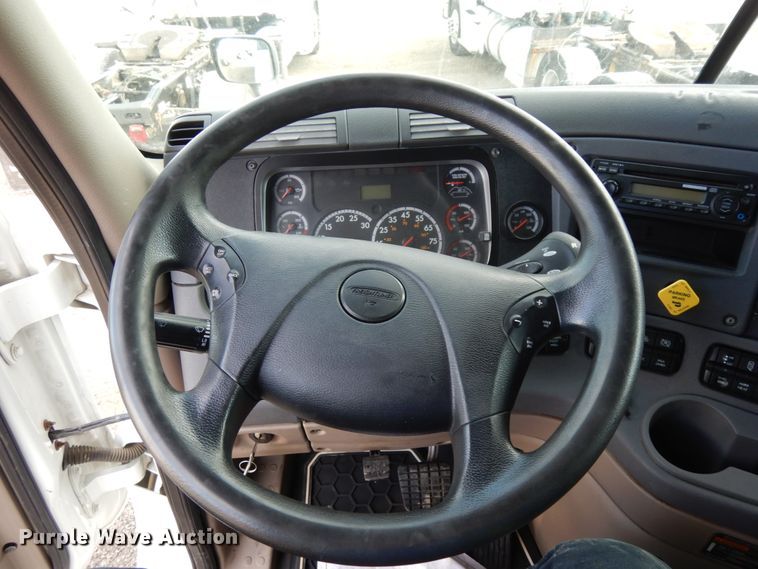 image for item DJ5799 2012 Freightliner Cascadia 125  semi truck