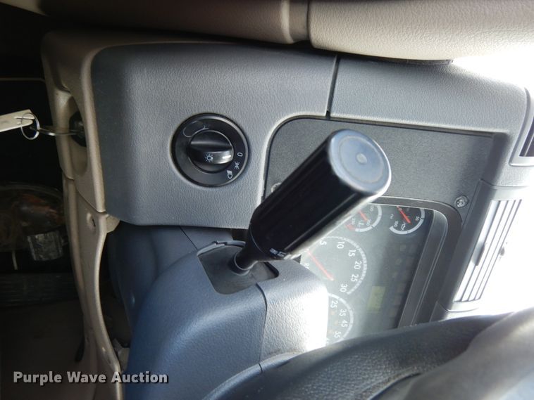 image for item DJ5799 2012 Freightliner Cascadia 125  semi truck