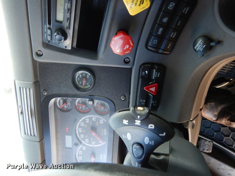 image for item DJ5799 2012 Freightliner Cascadia 125  semi truck