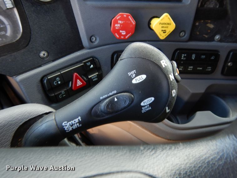 image for item DJ5799 2012 Freightliner Cascadia 125  semi truck