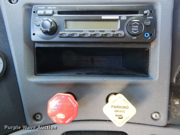 image for item DJ5799 2012 Freightliner Cascadia 125  semi truck