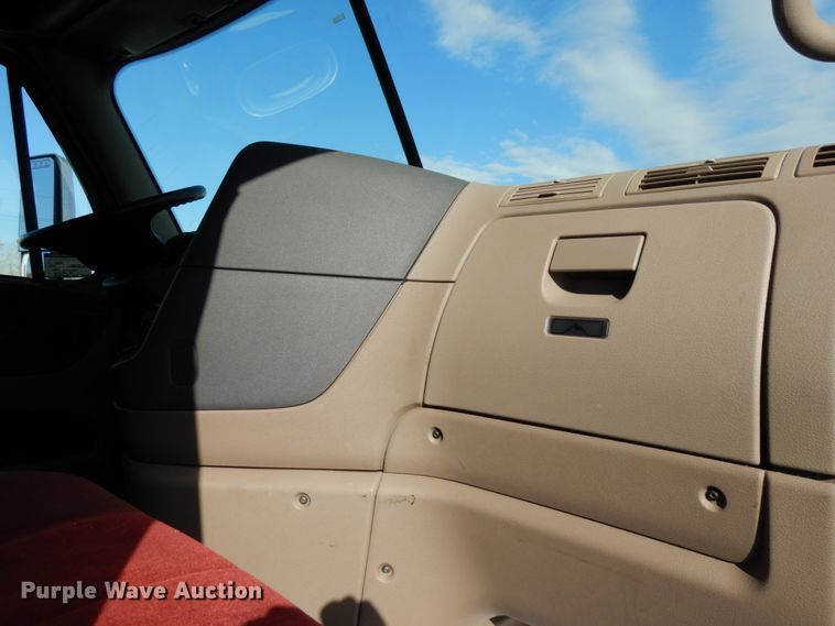 image for item DJ5799 2012 Freightliner Cascadia 125  semi truck