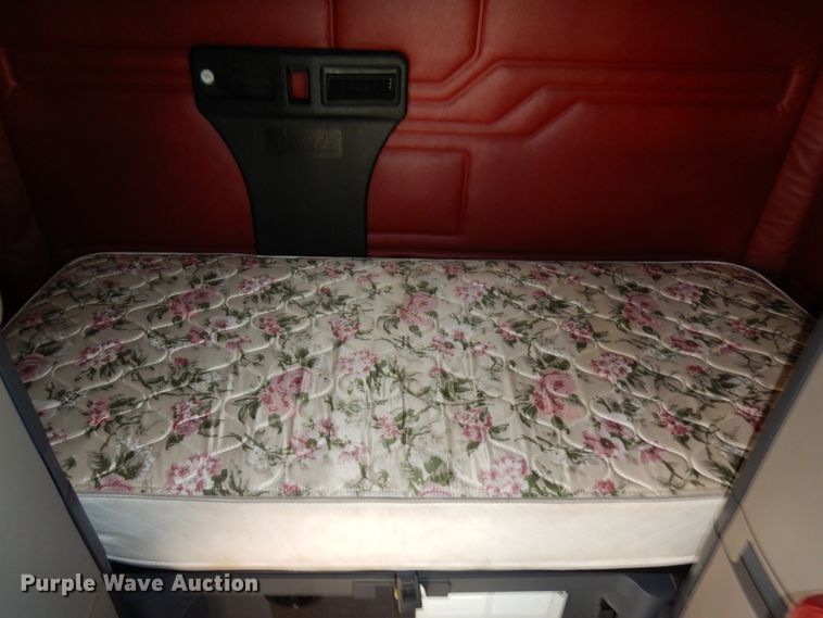 image for item DJ5799 2012 Freightliner Cascadia 125  semi truck