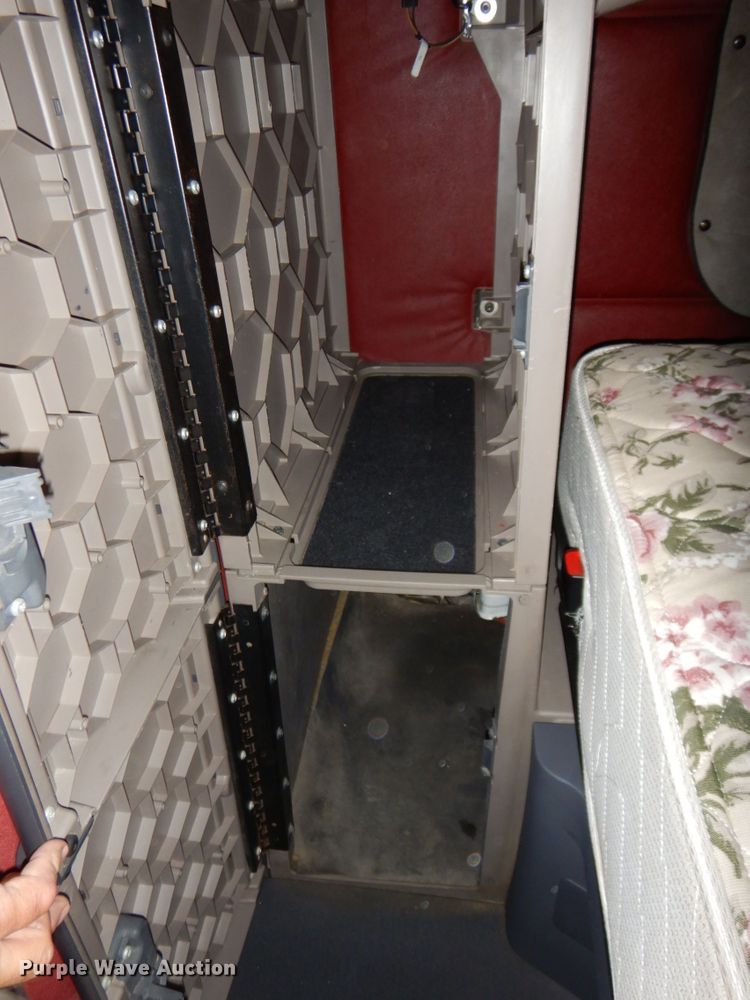 image for item DJ5799 2012 Freightliner Cascadia 125  semi truck