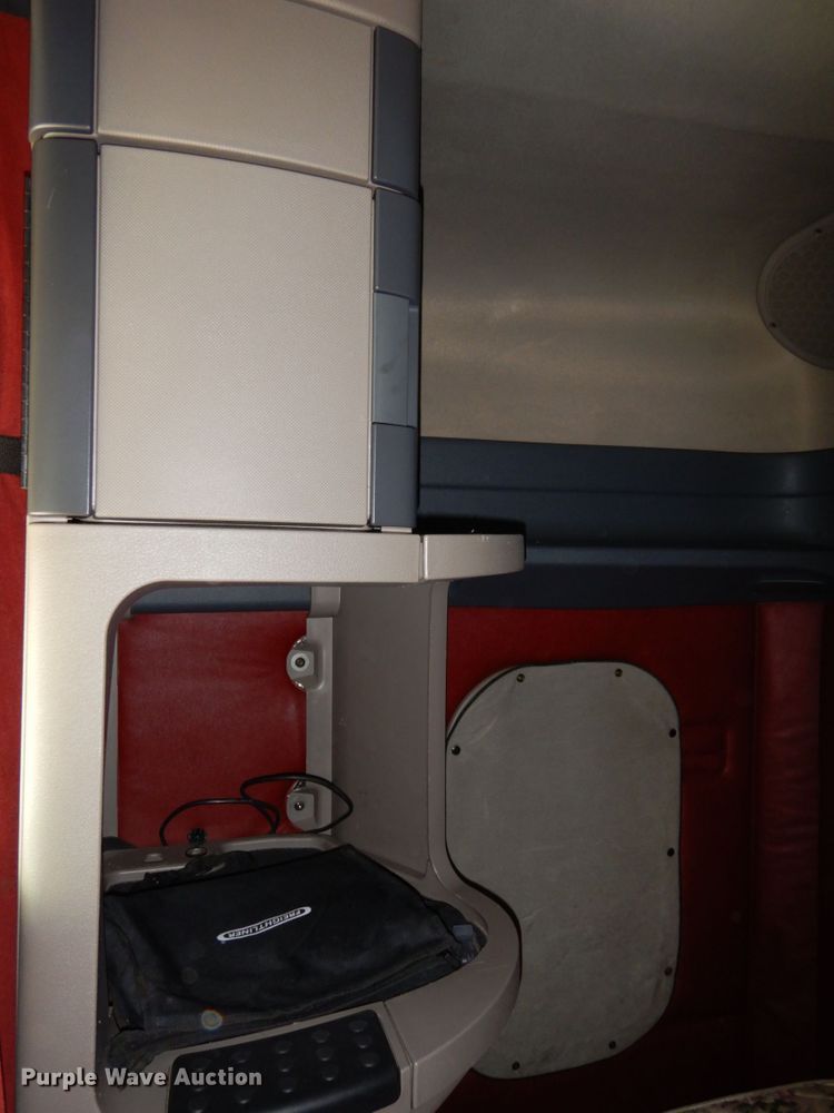 image for item DJ5799 2012 Freightliner Cascadia 125  semi truck