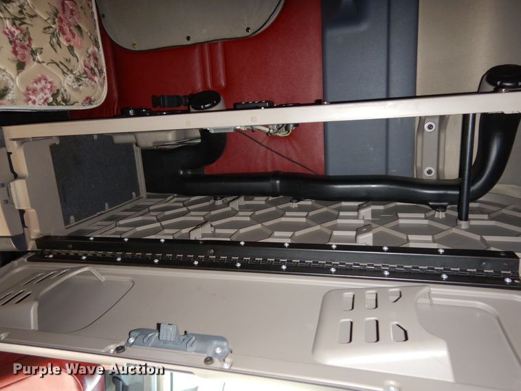 image for item DJ5799 2012 Freightliner Cascadia 125  semi truck