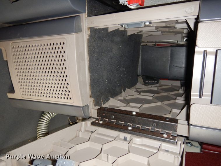 image for item DJ5799 2012 Freightliner Cascadia 125  semi truck