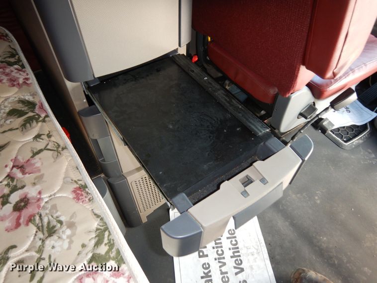 image for item DJ5799 2012 Freightliner Cascadia 125  semi truck