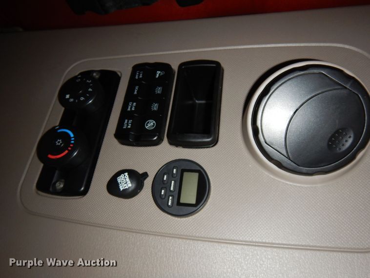 image for item DJ5799 2012 Freightliner Cascadia 125  semi truck