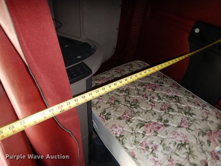 image for item DJ5799 2012 Freightliner Cascadia 125  semi truck