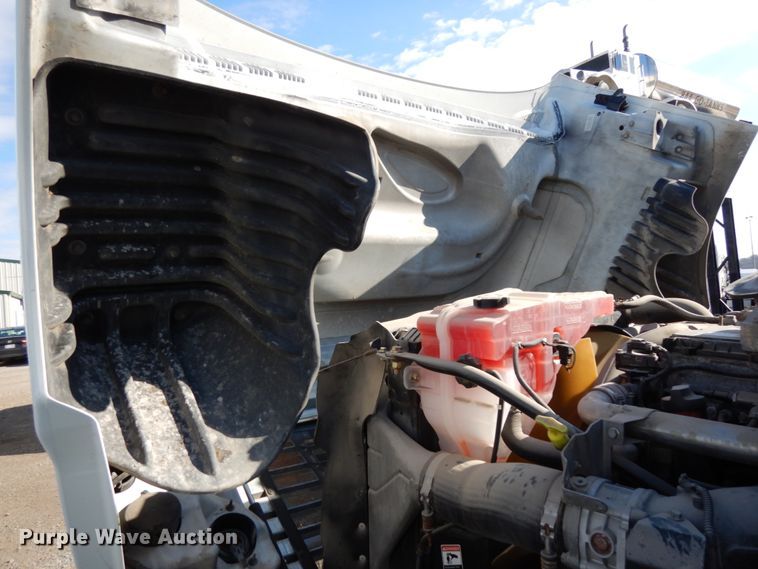 image for item DJ5799 2012 Freightliner Cascadia 125  semi truck