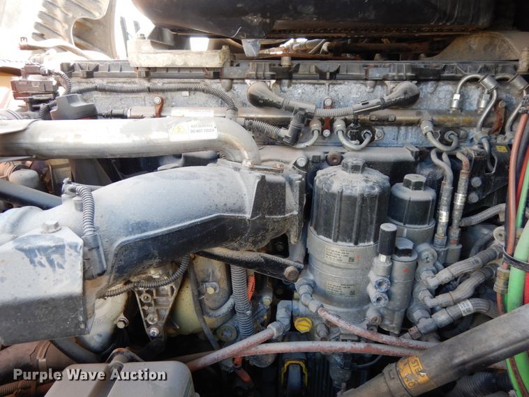 image for item DJ5799 2012 Freightliner Cascadia 125  semi truck