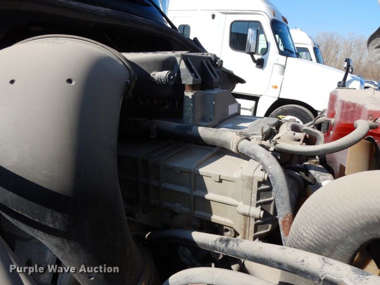 image for item DJ5799 2012 Freightliner Cascadia 125  semi truck