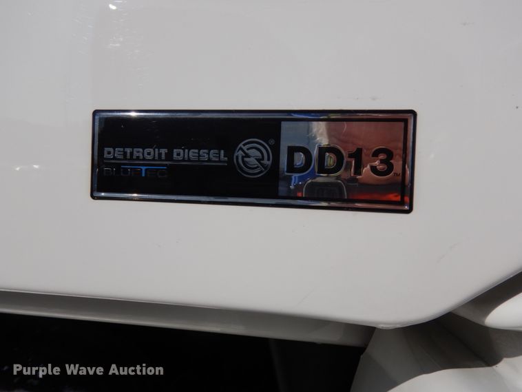 image for item DJ5799 2012 Freightliner Cascadia 125  semi truck