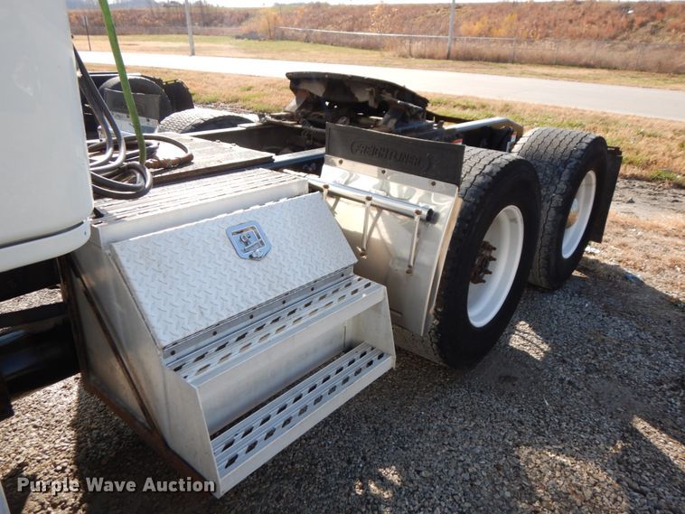 image for item DJ5799 2012 Freightliner Cascadia 125  semi truck