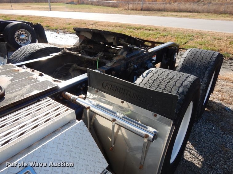 image for item DJ5799 2012 Freightliner Cascadia 125  semi truck