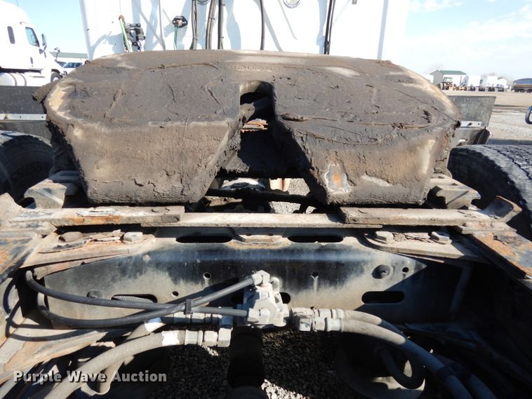 image for item DJ5799 2012 Freightliner Cascadia 125  semi truck