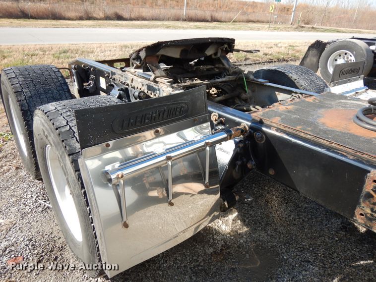 image for item DJ5799 2012 Freightliner Cascadia 125  semi truck